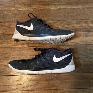 🌵Nike Boys Free 5.0 Shoes 644428-001 Blk/Wht Sz 4